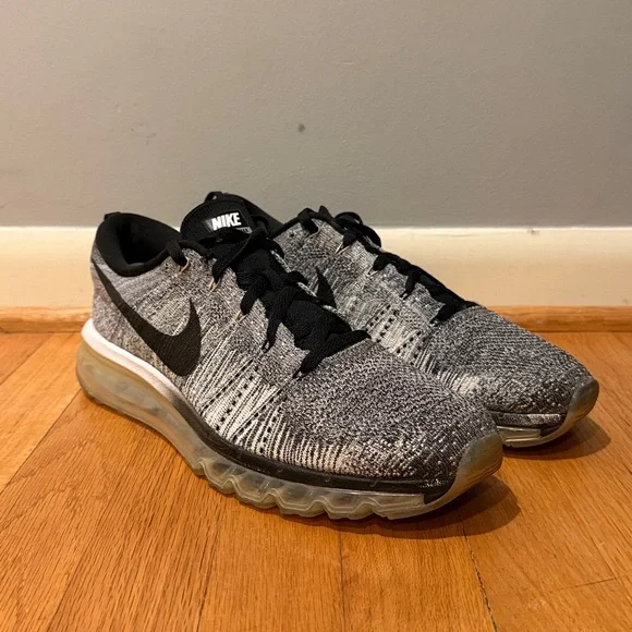 Nike Flyknit Air Max Oreo - Picture 2 of 4